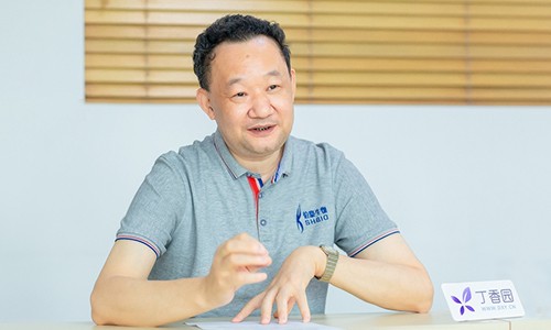 丁香园 思享 + 高端采访 |“肖华胜博士”